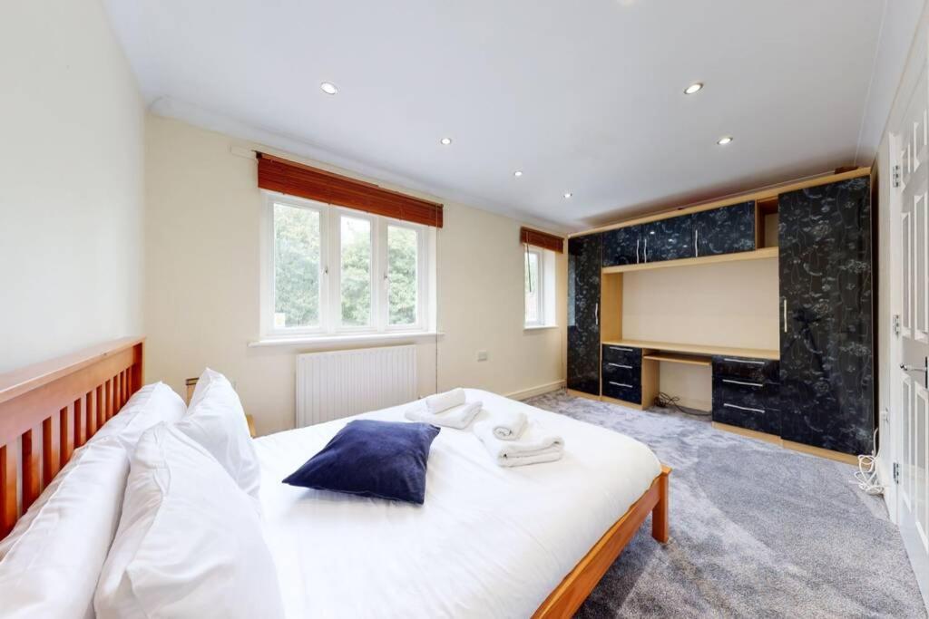 Super 2 Bed House With Privategarden London Exteriör bild