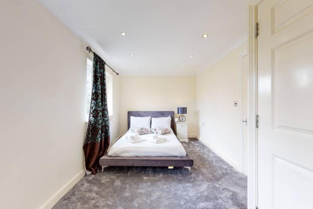 Super 2 Bed House With Privategarden London Exteriör bild