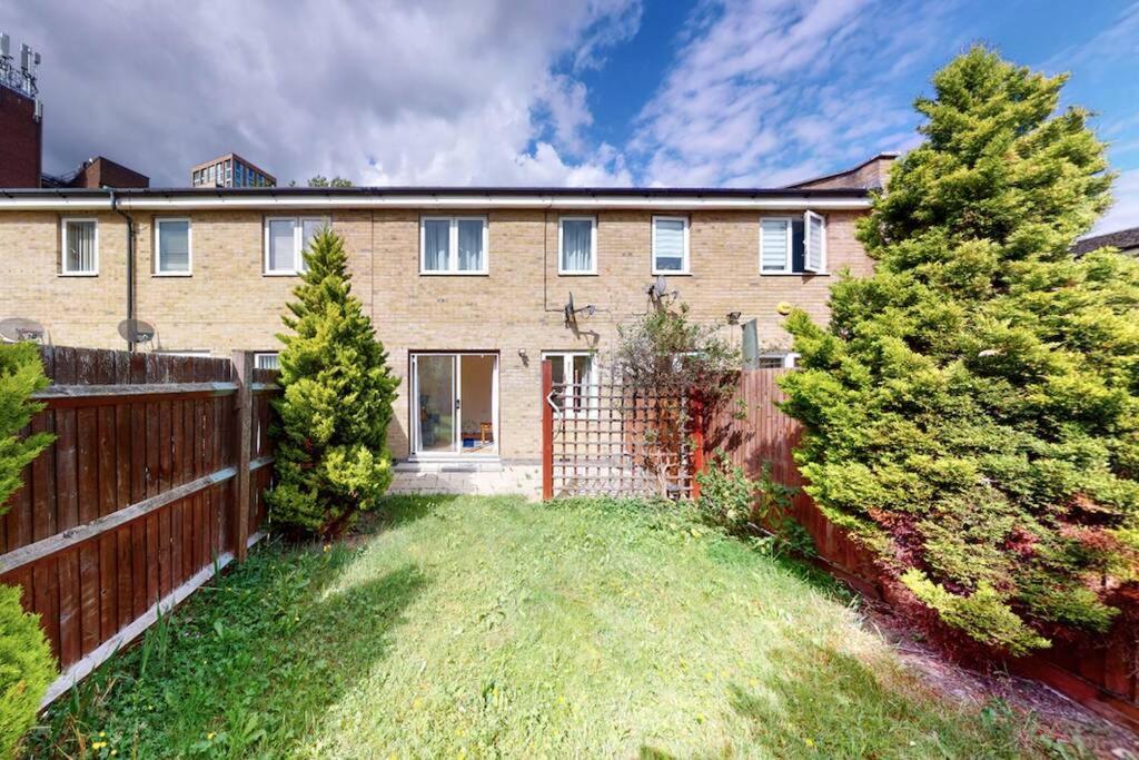 Super 2 Bed House With Privategarden London Exteriör bild
