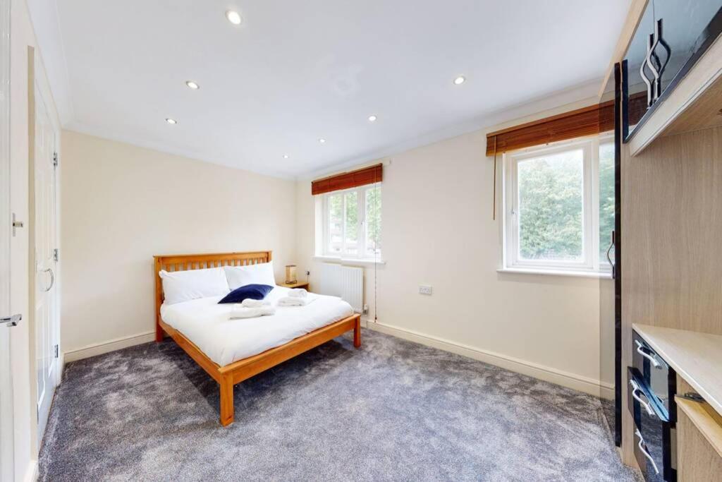 Super 2 Bed House With Privategarden London Exteriör bild