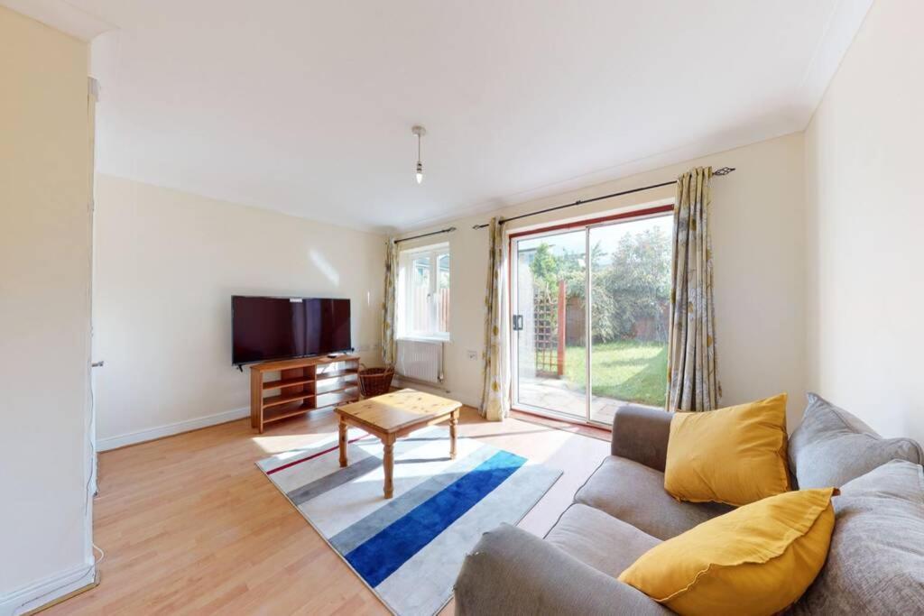 Super 2 Bed House With Privategarden London Exteriör bild