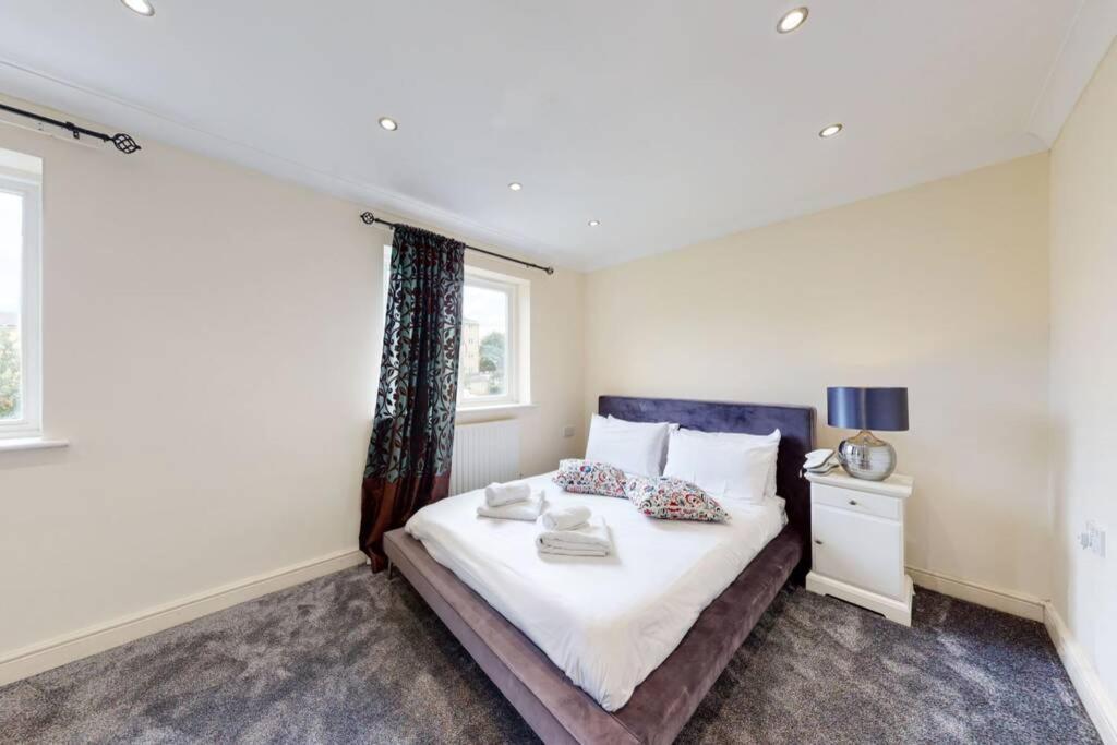 Super 2 Bed House With Privategarden London Exteriör bild