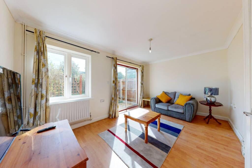 Super 2 Bed House With Privategarden London Exteriör bild